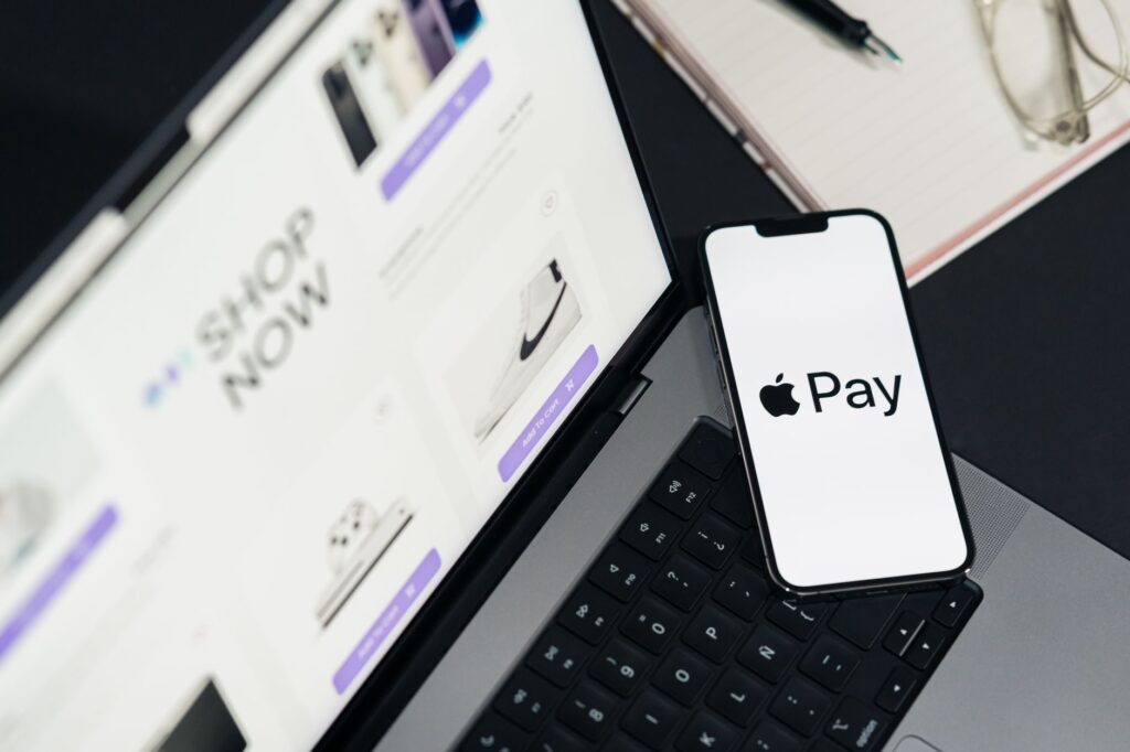 apple agrees pay