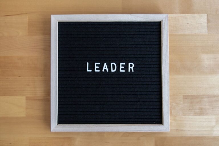 How Great Leaders Build Accountability Without Micromanaging Their Teams: Complete Guide for 2026