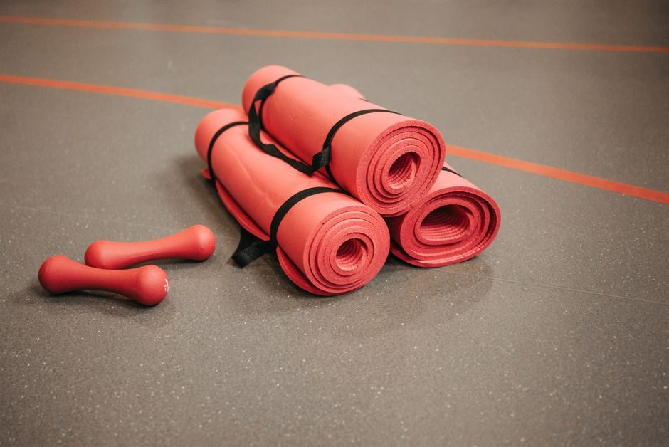 How to workout at home — Home Workout Setup With Dumbbells And Yoga Mat - image 2